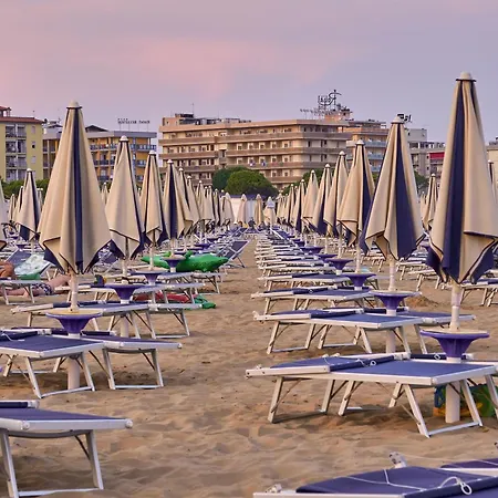 Appartamento Enjoy Our Colourful Flat With Side Sea View Bibione