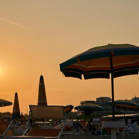 Appartamento Enjoy Our Colourful Flat With Side Sea View Bibione