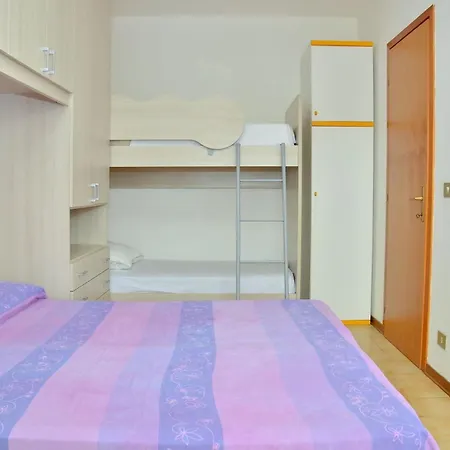 Enjoy Our Colourful Flat With Side Sea View *
