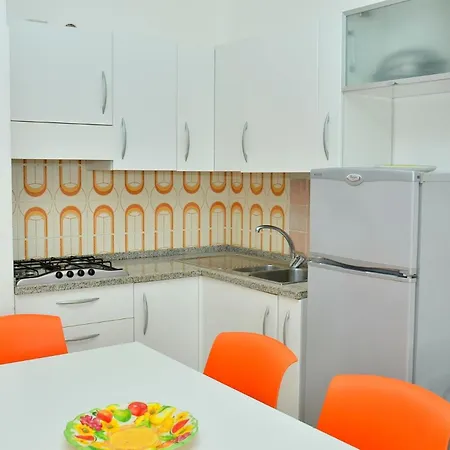Enjoy Our Colourful Flat With Side Sea View Апартаменти Бібіоне