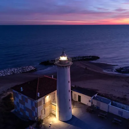 Апартаменти Enjoy Our Colourful Flat With Side Sea View Бібіоне