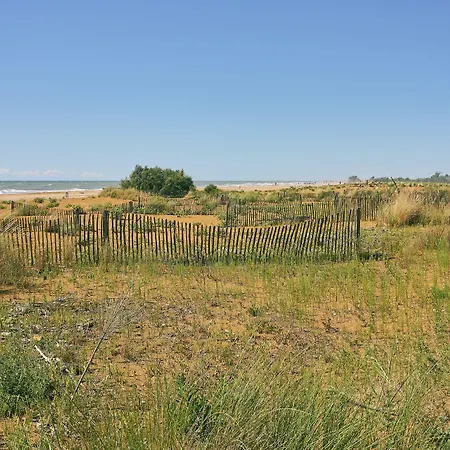 Enjoy Our Colorful Flat With Sea View - Beahost