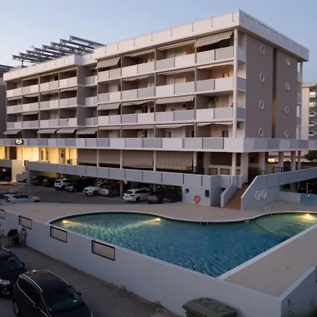 Апартаменти Enjoy Our Colourful Flat With Side Sea View