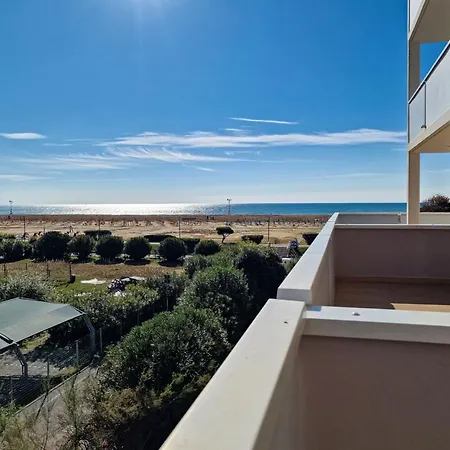 Enjoy Our Colourful Flat With Side Sea View