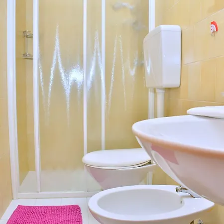Enjoy Our Colourful Flat With Side Sea View Daire *