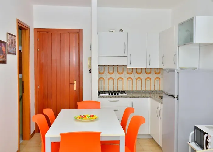 Apartment Enjoy Our Colorful Flat With Sea View - Beahost